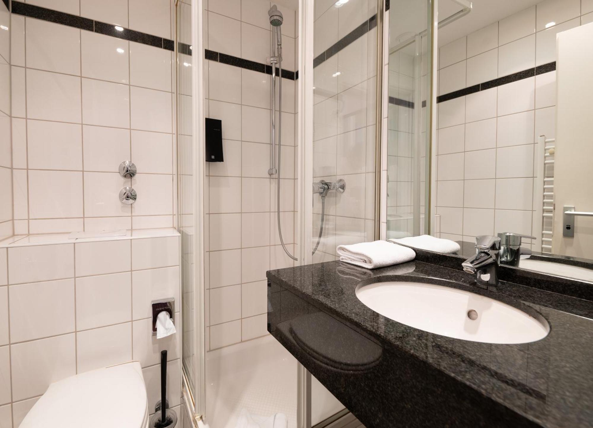 Hotel Medo Koeln Екстер'єр фото