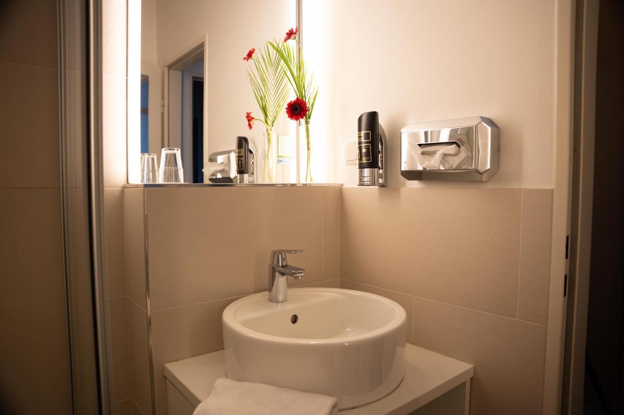 Hotel Medo Koeln Екстер'єр фото