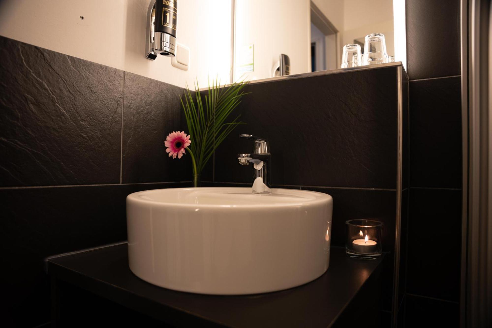 Hotel Medo Koeln Екстер'єр фото