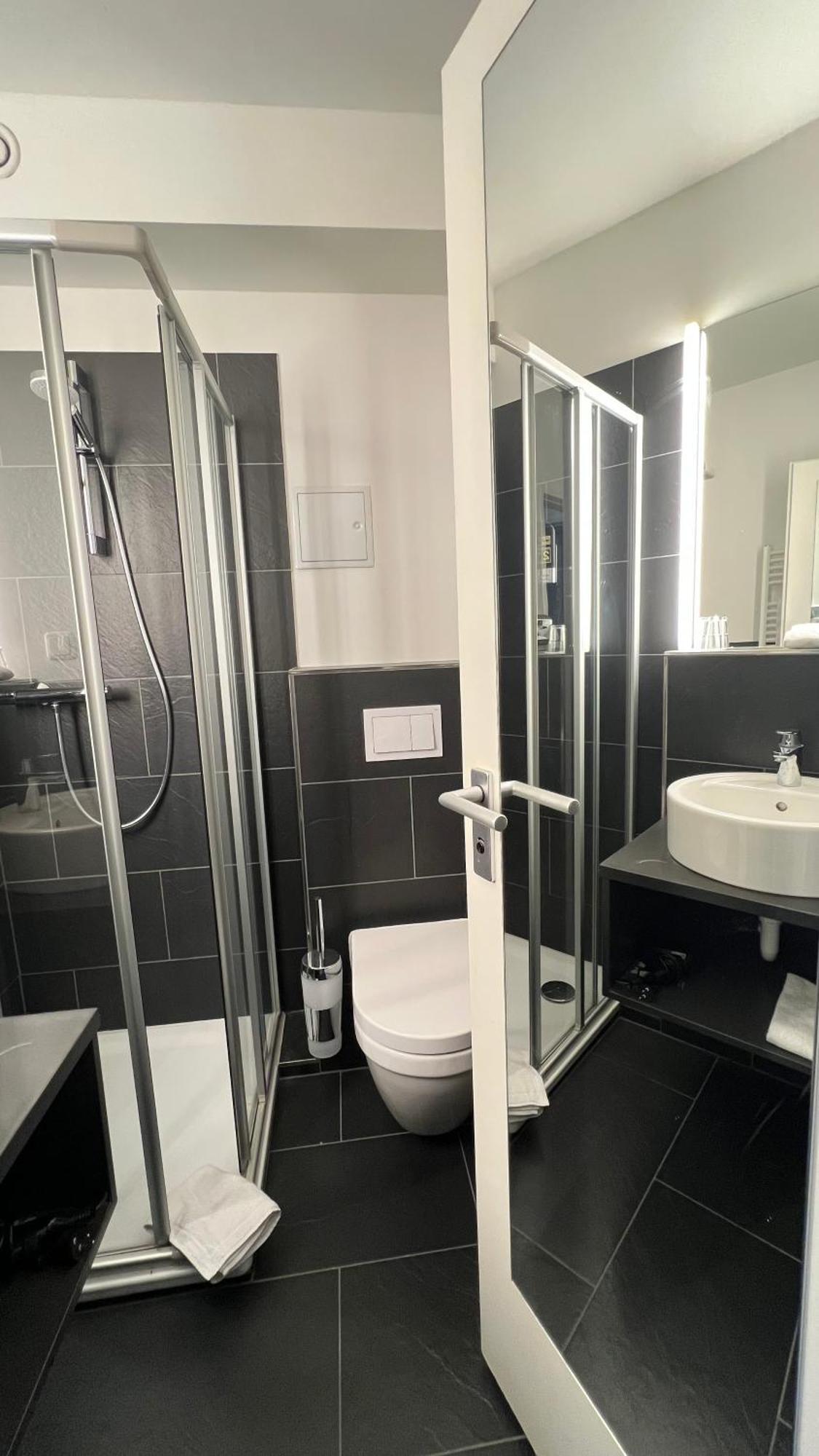 Hotel Medo Koeln Екстер'єр фото